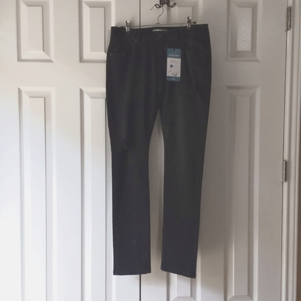 Black Cabi Slim Boyfriend style 3387 NWT  Size 2